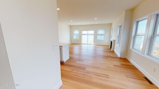 Building Photo - 544 NY-9P