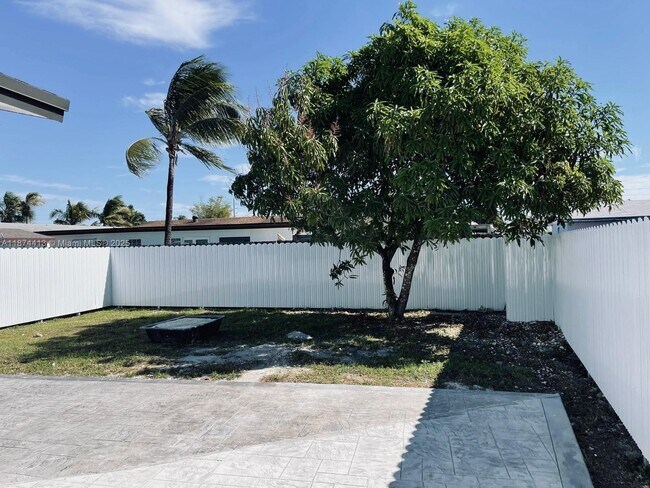 Building Photo - 25415 SW 128th Ave