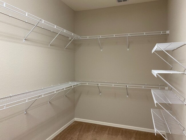 Building Photo - 481 Pheasant Dr