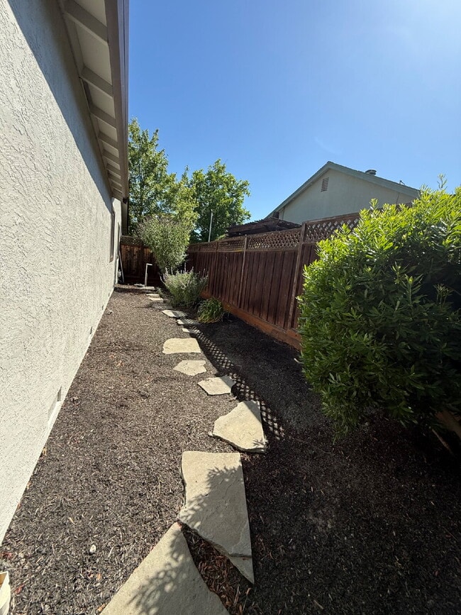 Building Photo - Stunning Fully Remodeled 4-Bedroom 2 Bathroom Home with Designer Kitchen & Spacious Open Layout i...