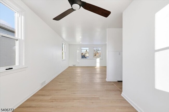 Building Photo - 88 Mitchell St