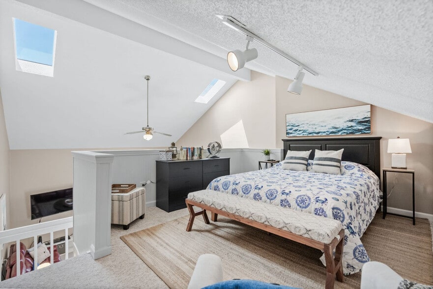 Building Photo - 1880 Auburn Ln