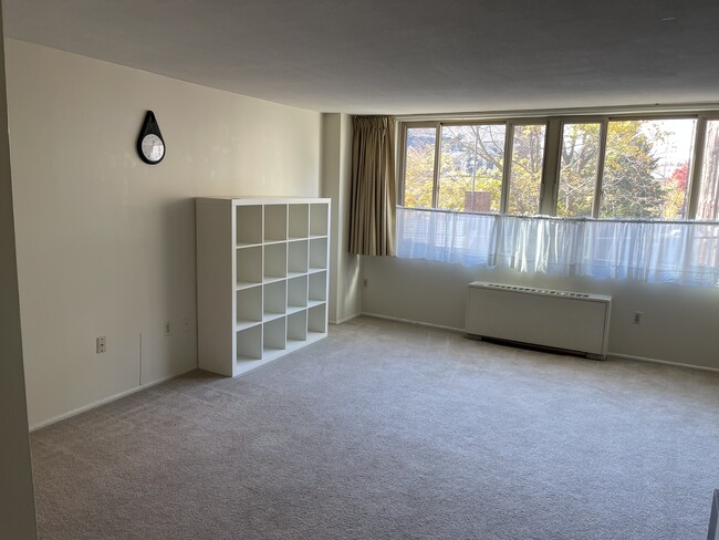 Building Photo - 1 E University Pky