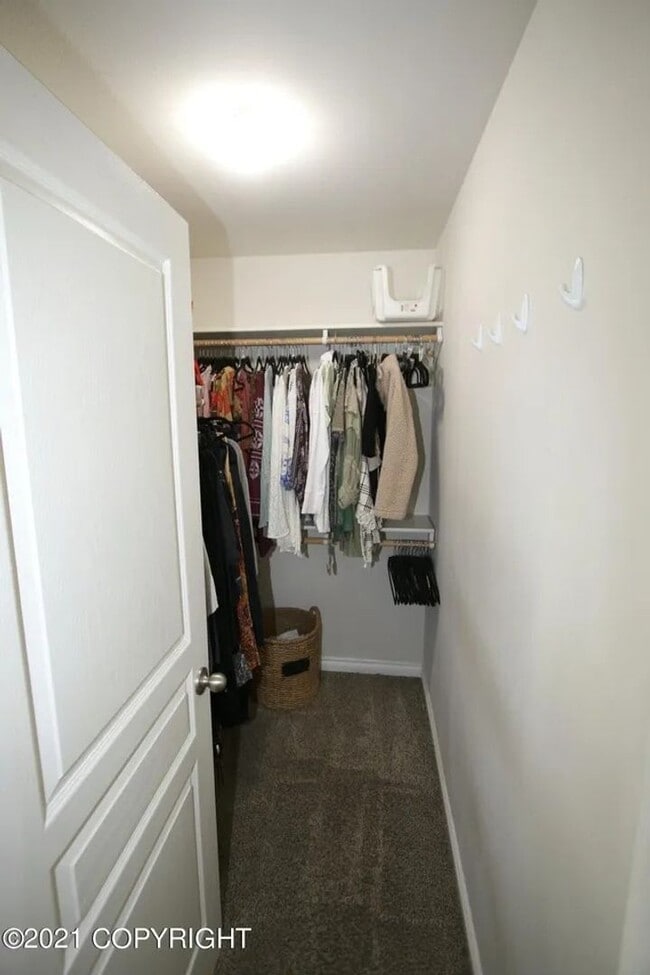 Building Photo - 3 Bedroom South Anchorage Townhouse!