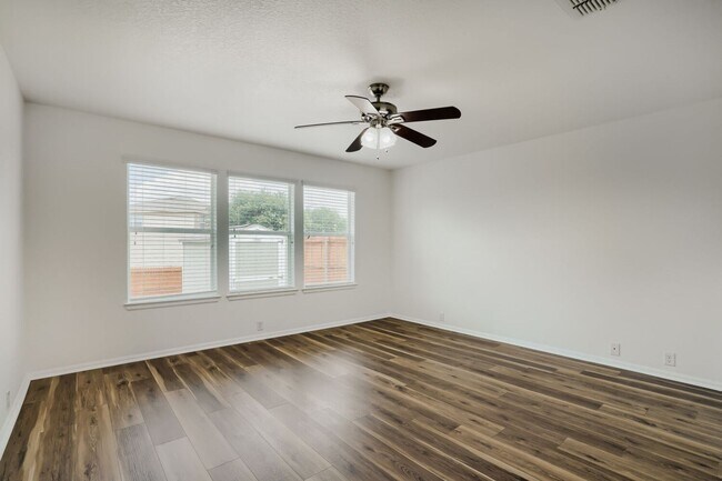 Building Photo - Beautiful 4 Bedroom Home