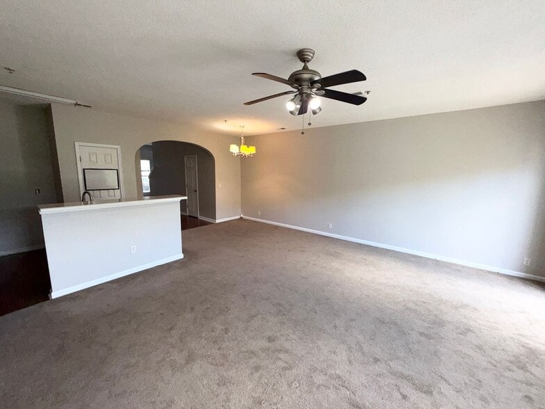 Building Photo - 246 Azalea Cir