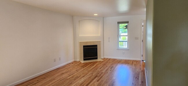 Building Photo - 3 bed 2.5 bath Single Family Home, Monroe ...