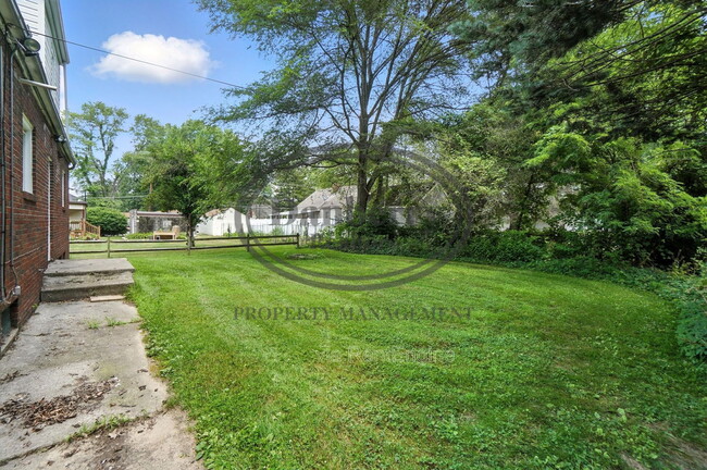 Building Photo - 822 Searles Rd