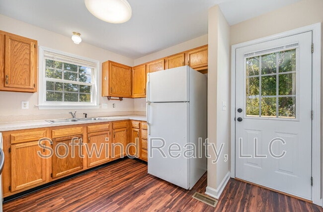 Building Photo - 1348 Hillside Dr