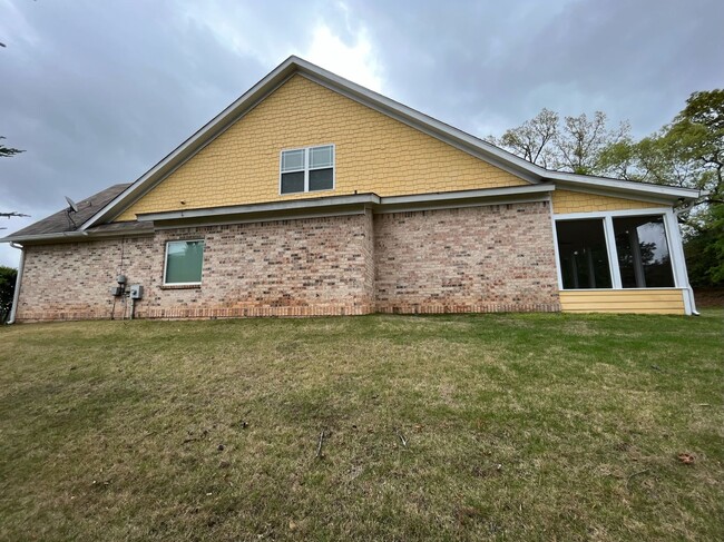 Building Photo - Riegel Pointe