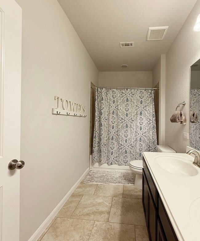 Building Photo - Beautiful 4/3.5 Home Available In Northwest San Antonio!