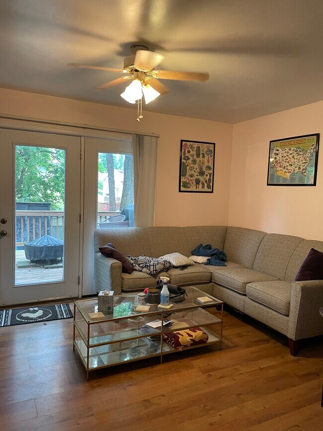 Living room - 1220 Grove St