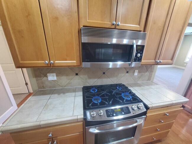 Building Photo - Columbia Point condo for rent
