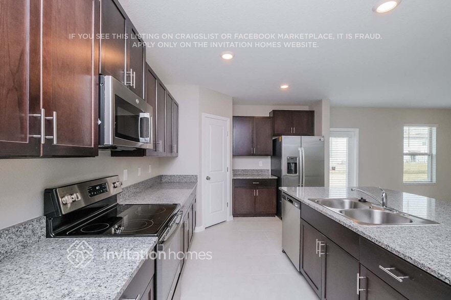 Building Photo - 2224 Treesdale Ave