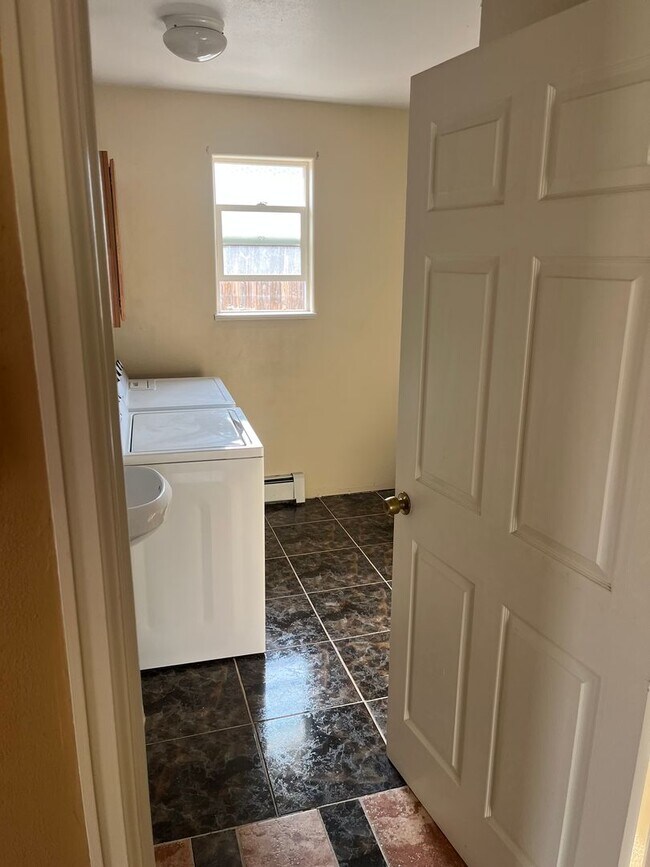 Building Photo - 3 Bed 1.5 Bath Home in Fruita