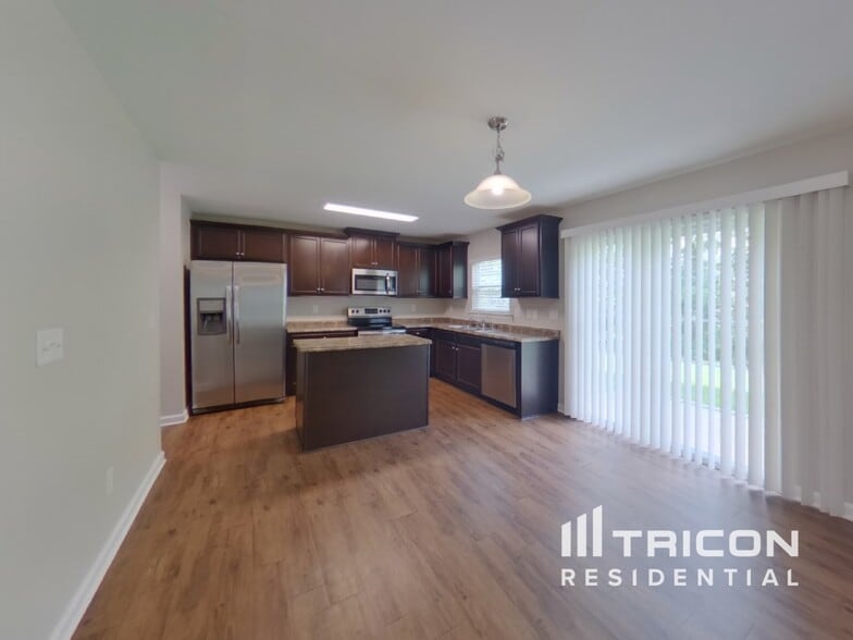 Building Photo - 417 Saddleback Trl