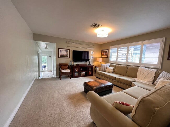 Building Photo - 3B/3B LUXURY Remodeled Home! w/ Garage! Large Fenced Backyard! Bike to the Beach!