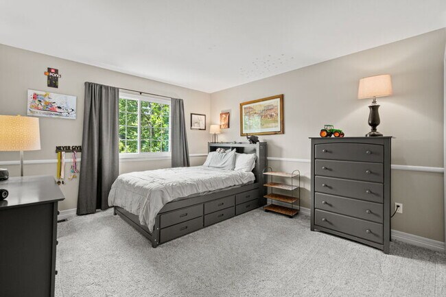 Building Photo - 8040 S Jasmine Cir