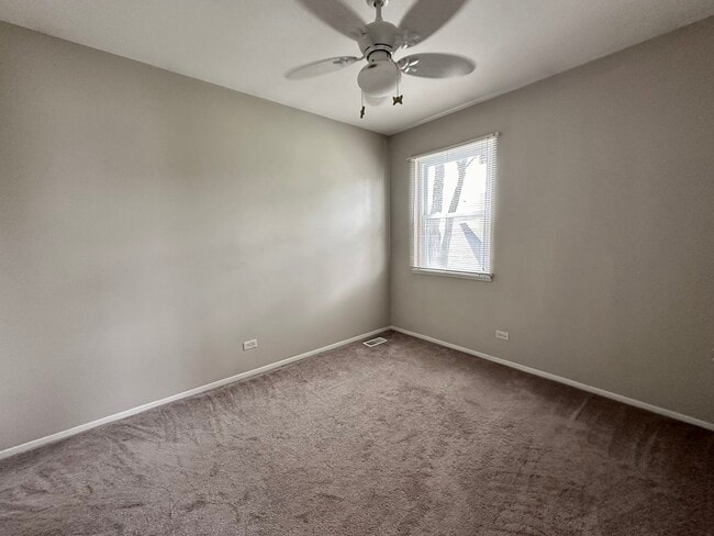 Building Photo - 2450 Devonshire Ct