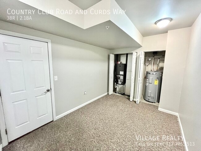 Building Photo - 703 Country Club Rd