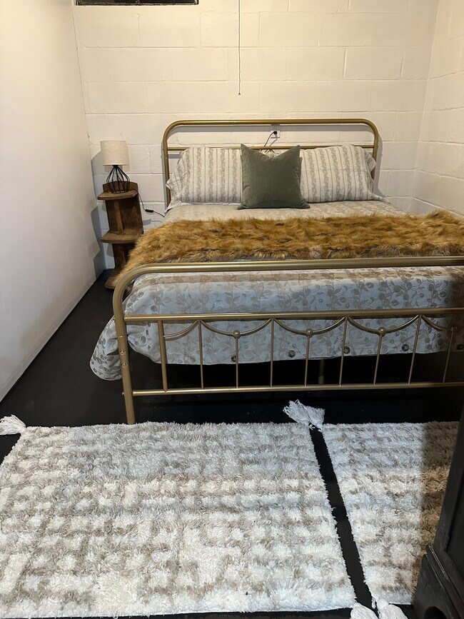 Building Photo - 2425 N Headley Rd