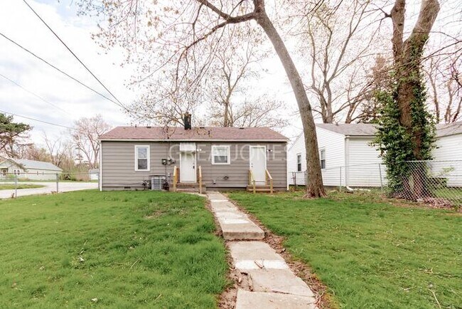 Building Photo - 3448 N Leland Ave