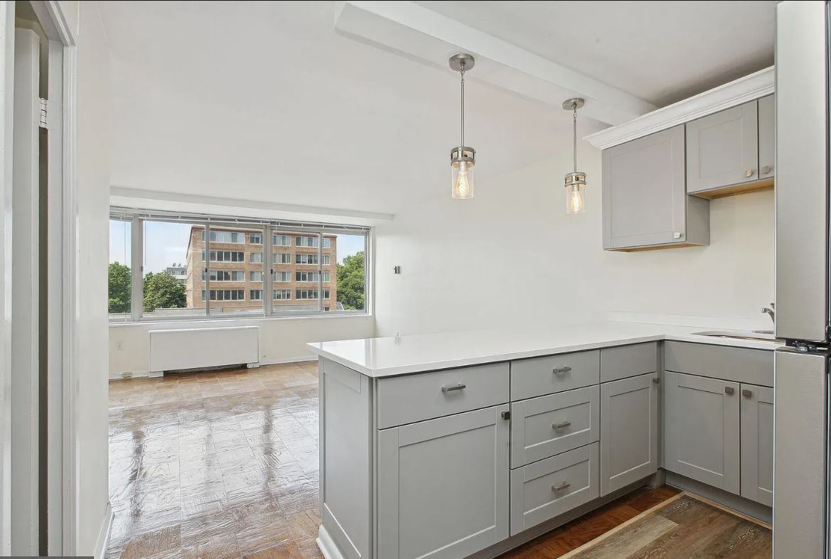 Building Photo - 922 24th St NW