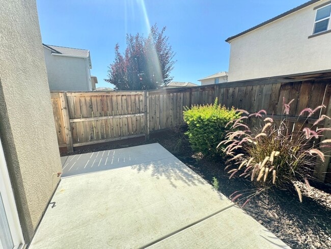 Building Photo - Beautiful home in Springlake!!