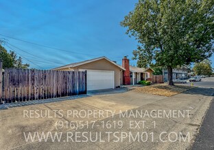 Building Photo - RV Access! Charming Roseville Corner-Lot Home