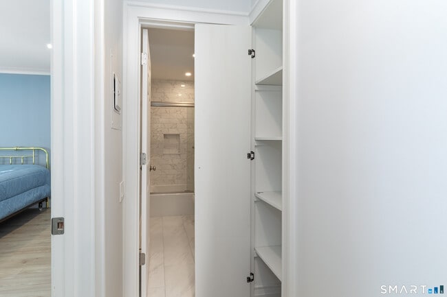 Building Photo - 13 Quincy Close