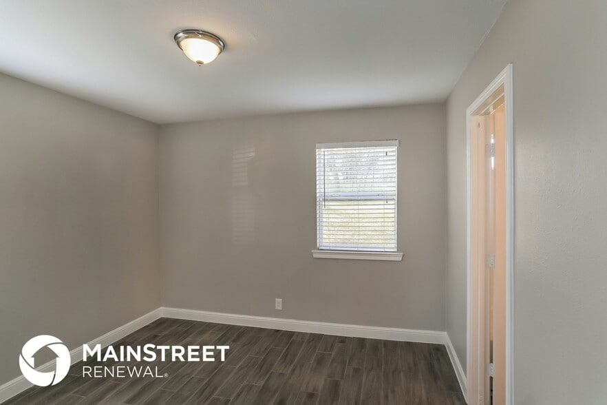 Building Photo - 1111 Glenn Dr