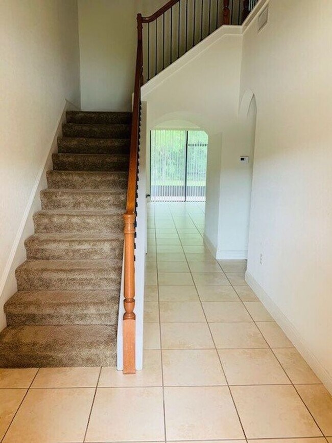 Building Photo - Gated Community of La Fortuna in Kissimmee