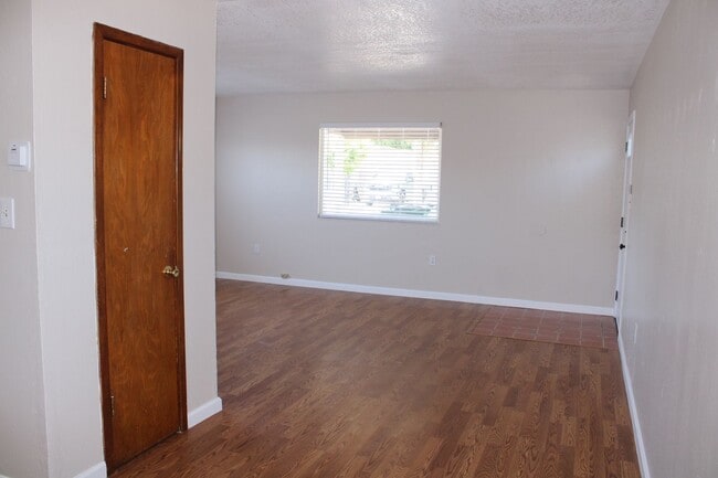Building Photo - Three Bedroom, One Bathroom House in San Pablo with Laundry Room