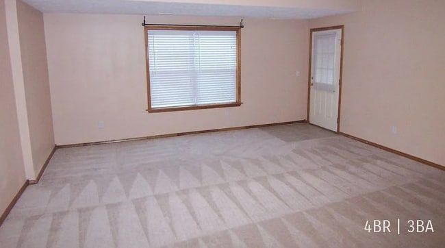 Building Photo - 4 Bedroom | 3 Bathroom | Walk Out Basement...