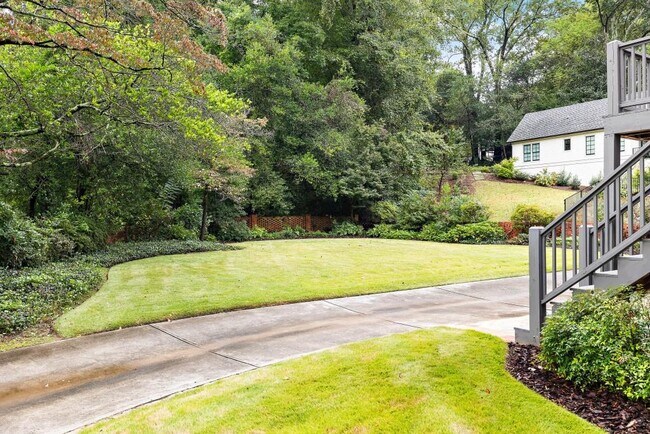 Building Photo - 1737 Barnesdale Way NE