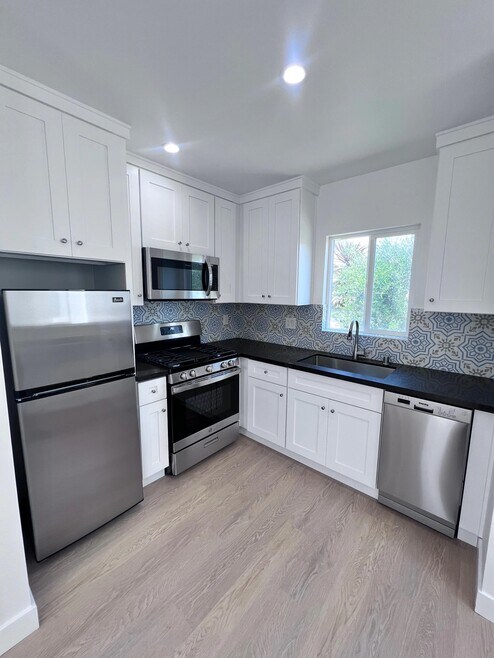 Building Photo - 3920 W 27th St