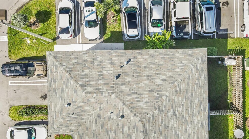 Building Photo - 1270 NW 3rd Ln