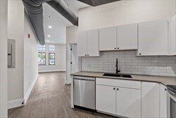 Building Photo - 409 Main St