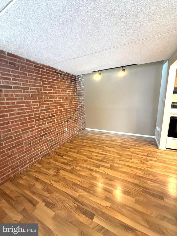 Building Photo - 1071 Lancaster Blvd