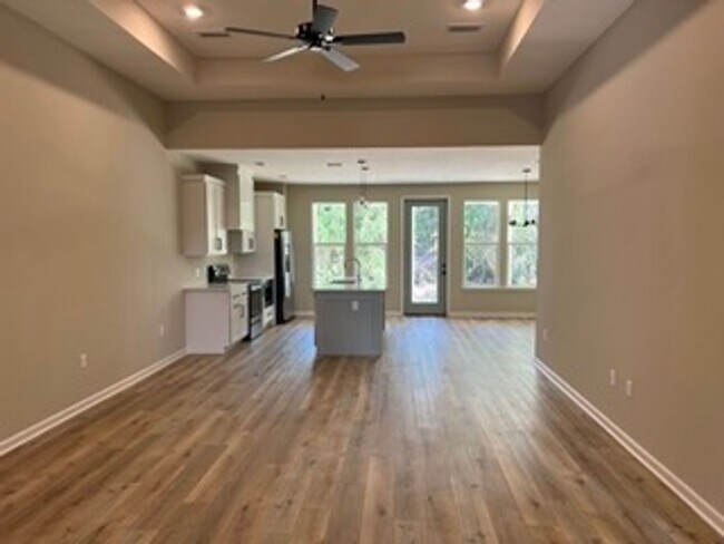 Building Photo - Single-Family House for Rent