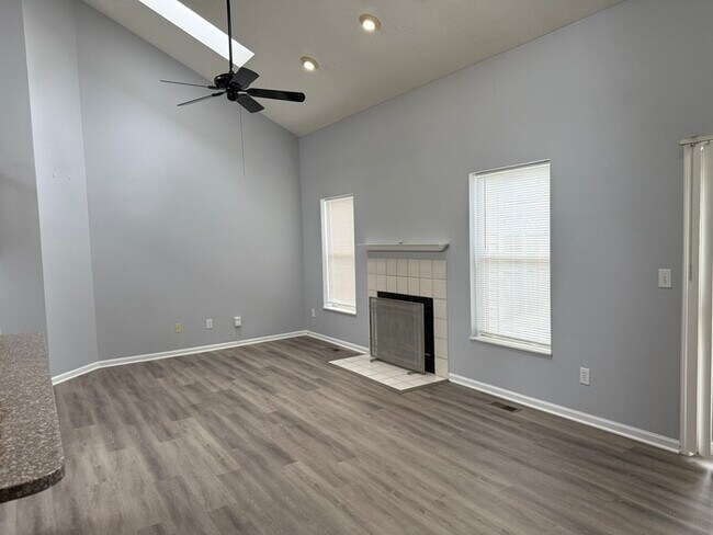 Building Photo - Updated 3 Bed, 2.5 Bath Home