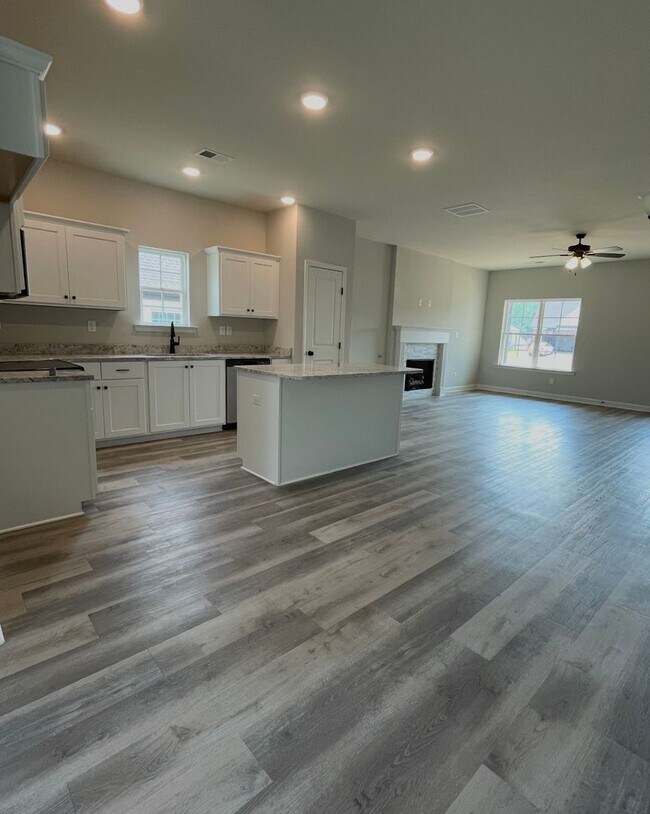 Building Photo - 6390 Jameson Cv