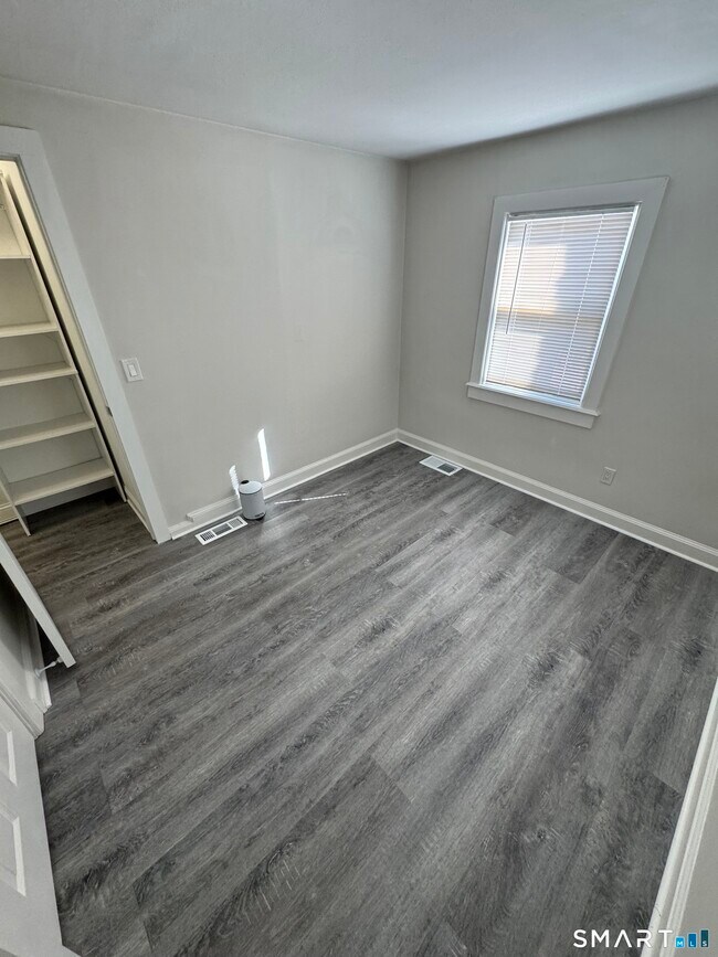 Building Photo - 67 Hanford Ave