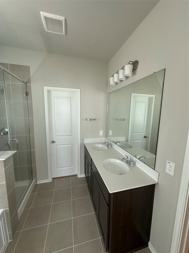 Building Photo - 206 Mercury Sky Rd