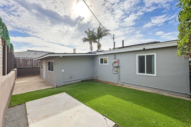 Building Photo - MUST SEE 3 BED 2 BATH HOUSE WITH  UTILITIES INCLUDED, GARAGE & YARD! CALL 6 1 9  8 8 8 5 5 5 4 TO...