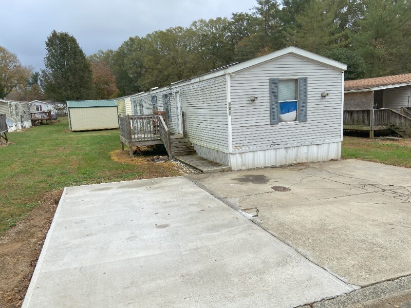 Building Photo - 201 Autumn Leaf Ln