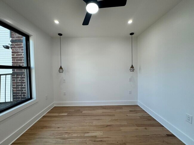 Building Photo - 170 Griffith St