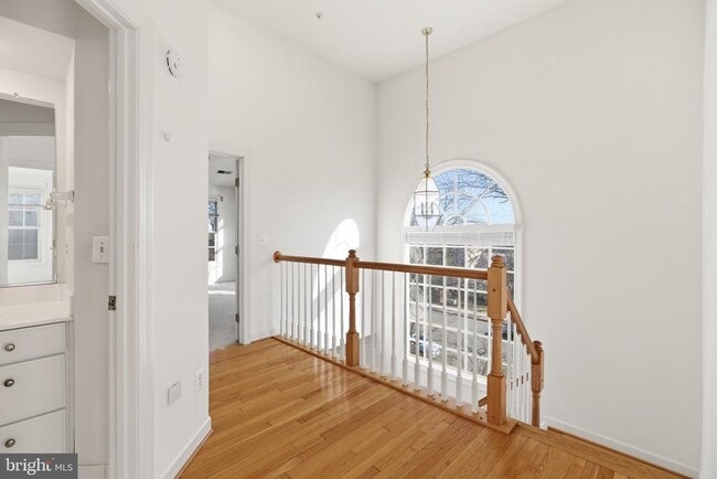 Building Photo - 1817 Fallbrook Ln