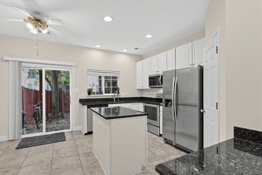 Building Photo - 2420 Dew Meadow Ct