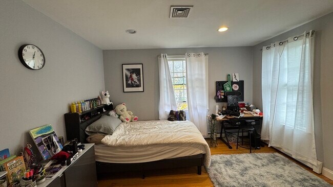 Building Photo - 154 Wiswall Rd